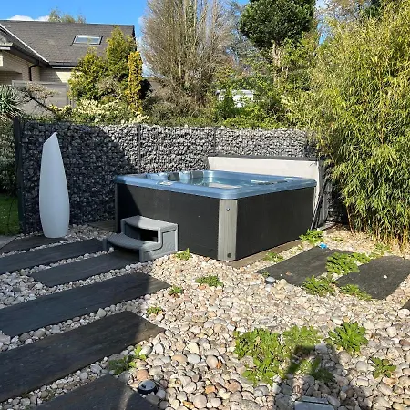 And Swimming Pool * Romsee