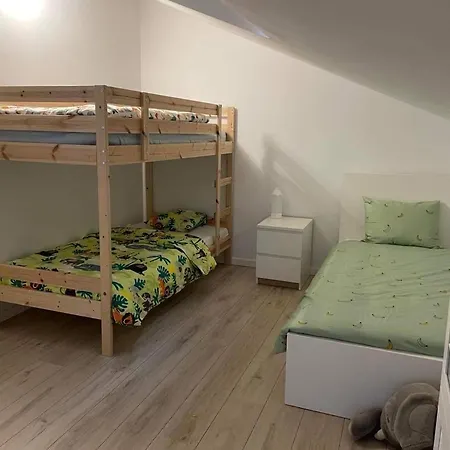 And Swimming Pool בית נופש